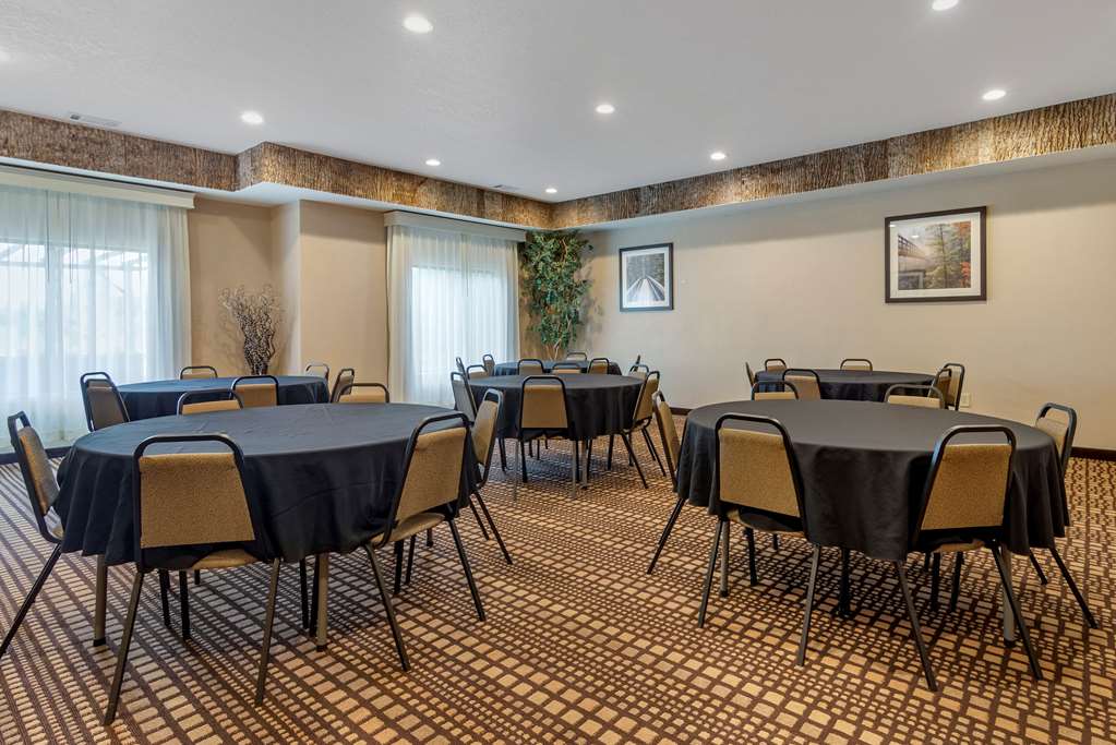 Comfort Inn & Suites Blue Ridge - photo 35