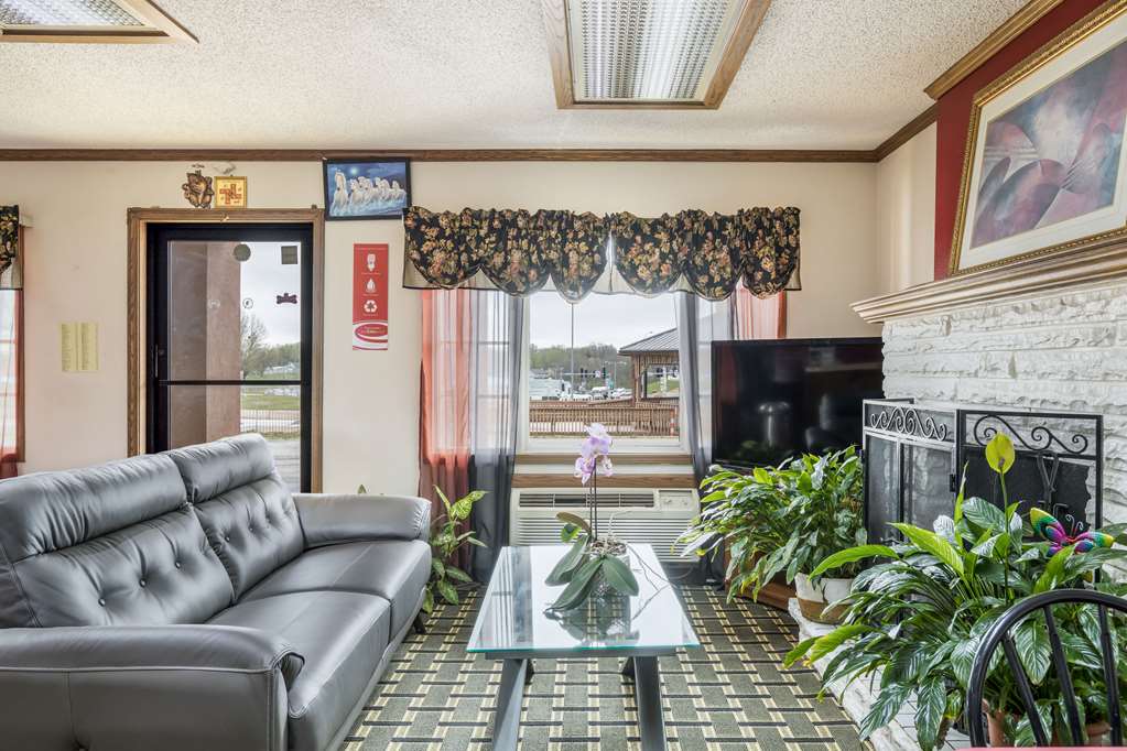 Econo Lodge Cameron - photo 9