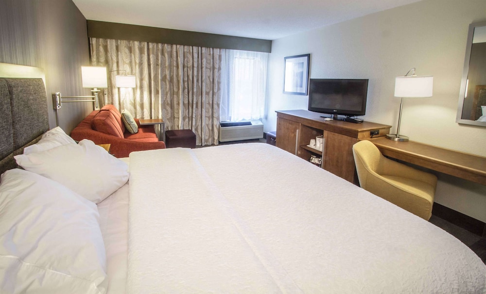 Hampton Inn South Haven - photo 11