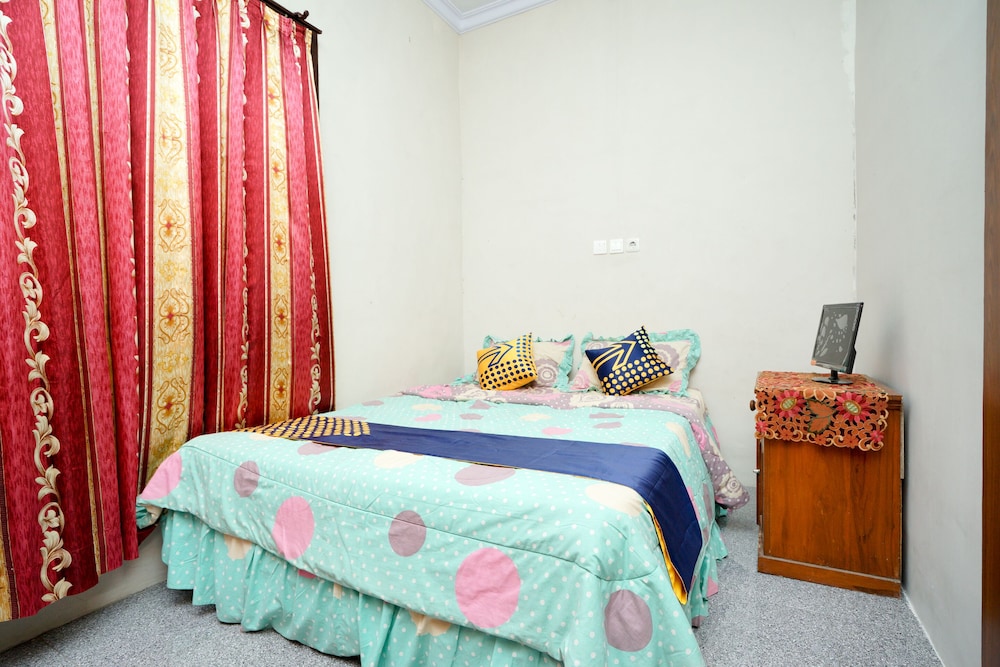 Spot On 2327 Dome Hotel in Probolinggo, Indonesia