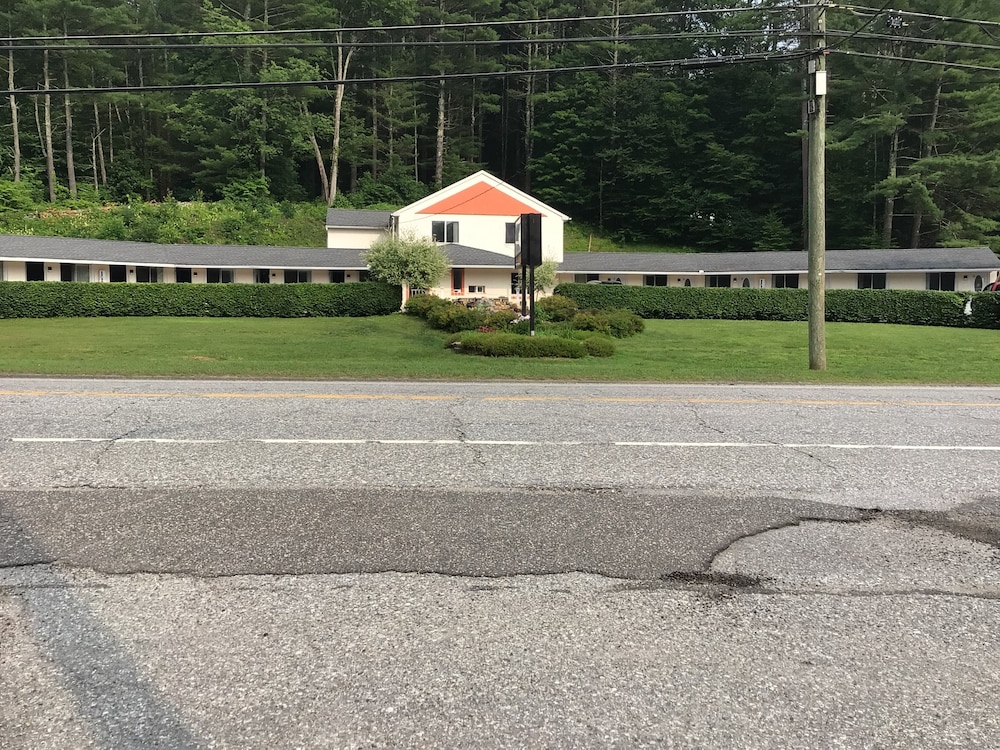 Hitching Post Country Motel - photo 19