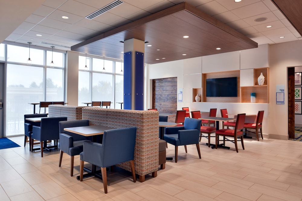 Holiday Inn Express & Suites Marshalltown by IHG - photo 61