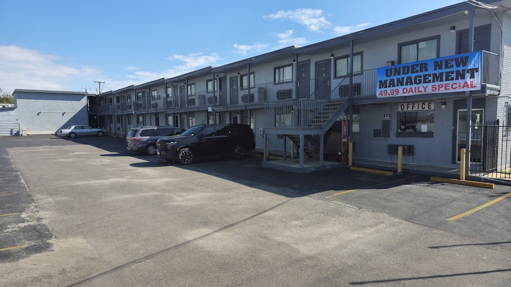 Super 7 Inn By OYO San Antonio NW Medical Center - featured photo
