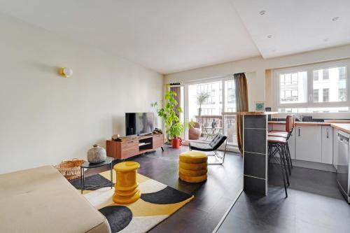 2p Cosy Avec Terrasse a Neuilly Proche la Defense in Neuilly-Sur-Seine, France