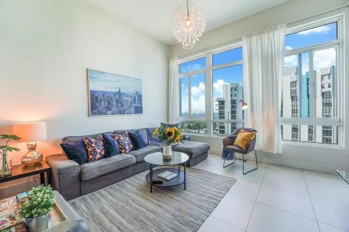 Castle Ph11 Penthouse with Balcony Free Parking Pool Tennis Beach Access — 4-Star Luxury Hotel in Miami Beach, United States