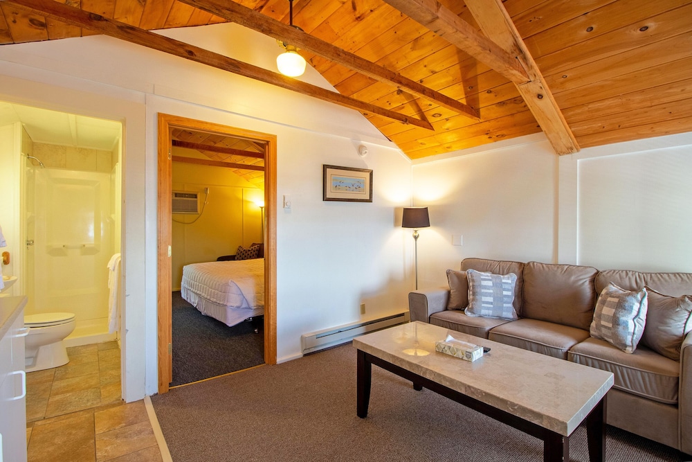 Half Moon Motel & Cottages - photo 29