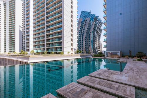Stunning Studio Near Burj Khalifa — 4-Star Luxury Hotel in Dubai, United Arab Emirates