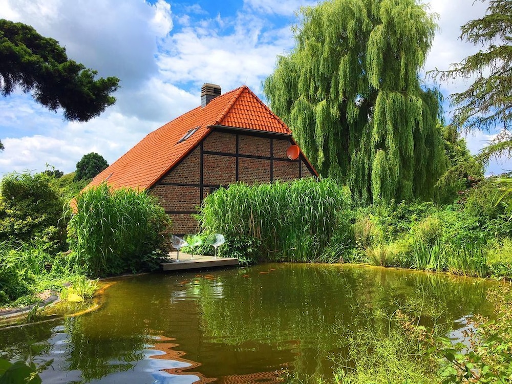 Ferienhaus Villa EMG Düsseldorf Krefeld — 4-Star Luxury Hotel in Krefeld, Germany