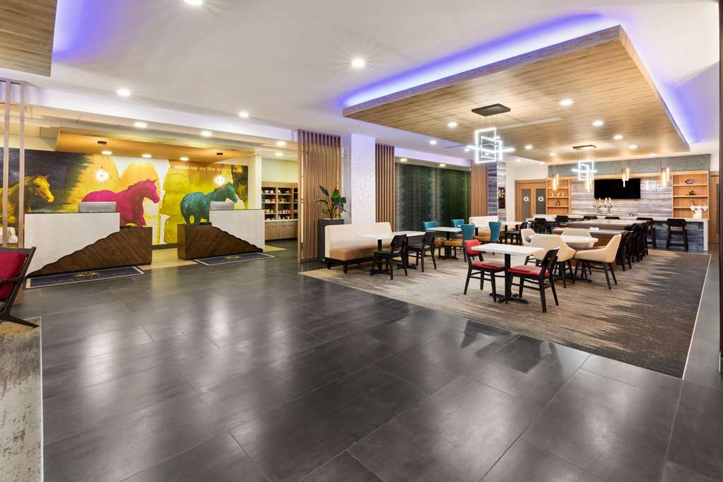 La Quinta Inn & Suites by Wyndham El Paso East Loop 375 - photo 28