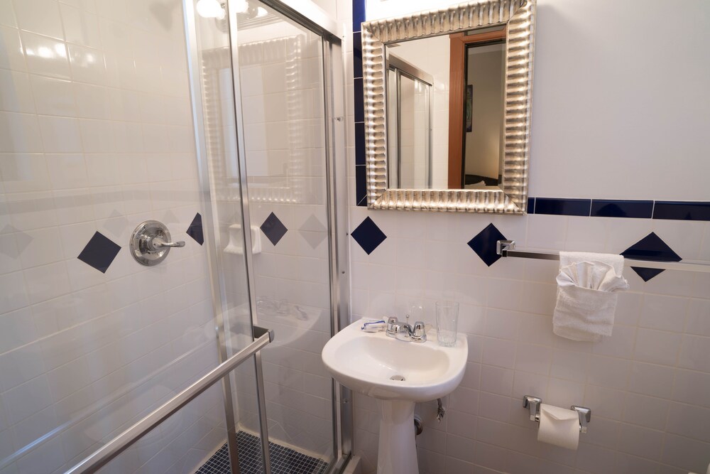 Royal Park Hotel and Hostel - photo 42