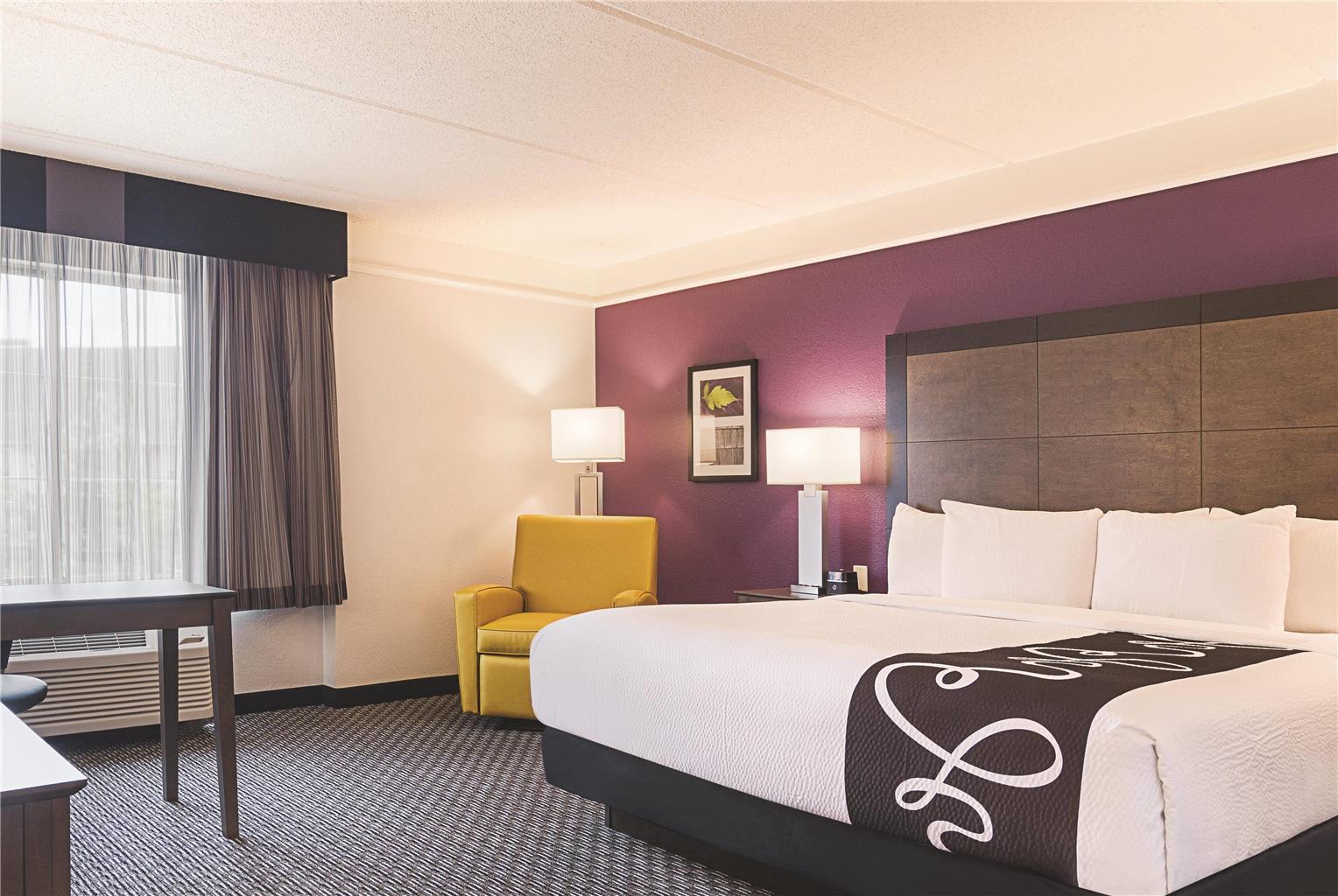La Quinta Inn & Suites by Wyndham Atlanta Perimeter Medical - photo 24