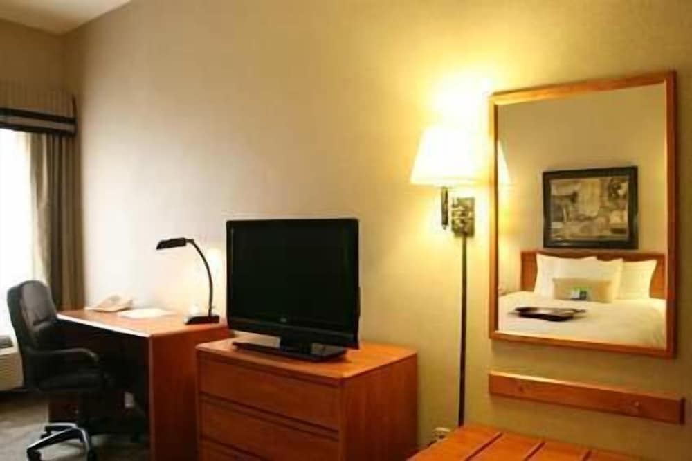 Hampton Inn Columbus Taylorsville Edinburgh - photo 21