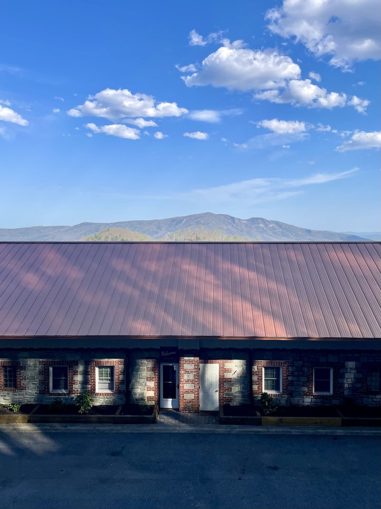 Skyline Village Inn - photo 115