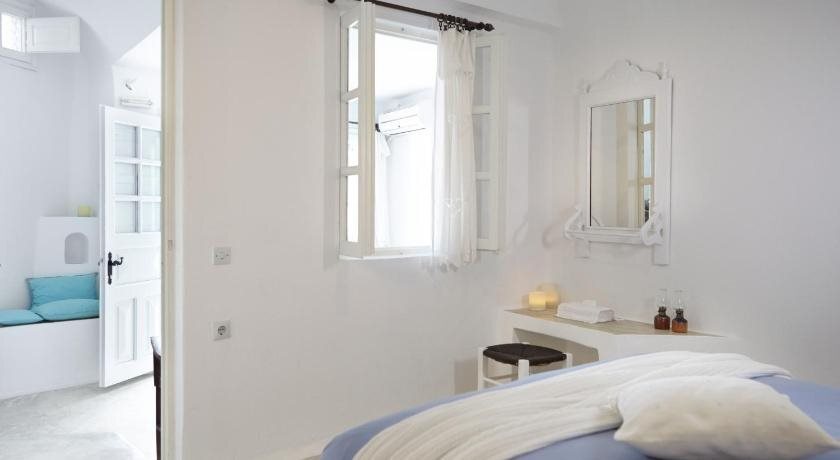 Altana Heritage Suites in Fira, Greece