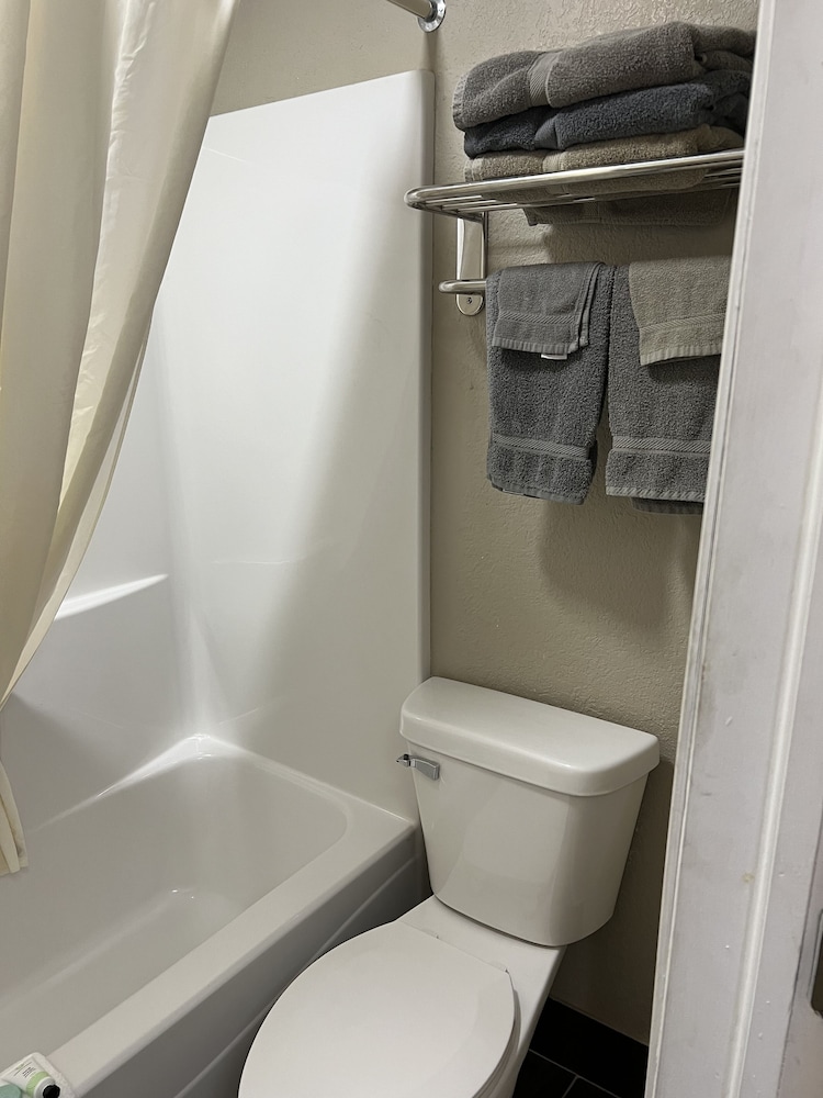 Westbridge Inn & Suites - photo 34