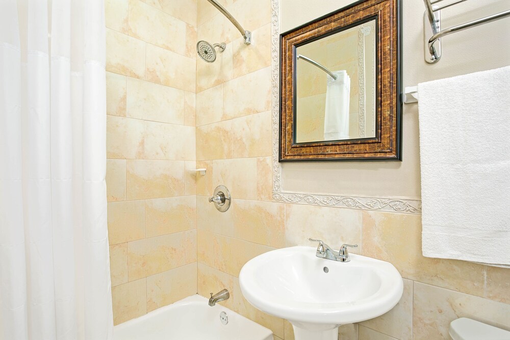 Sun and Surf Inn - photo 13