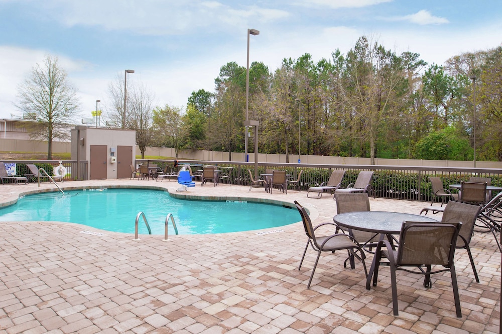 Hampton Inn Columbia Northeast Fort Jackson Area - photo 55
