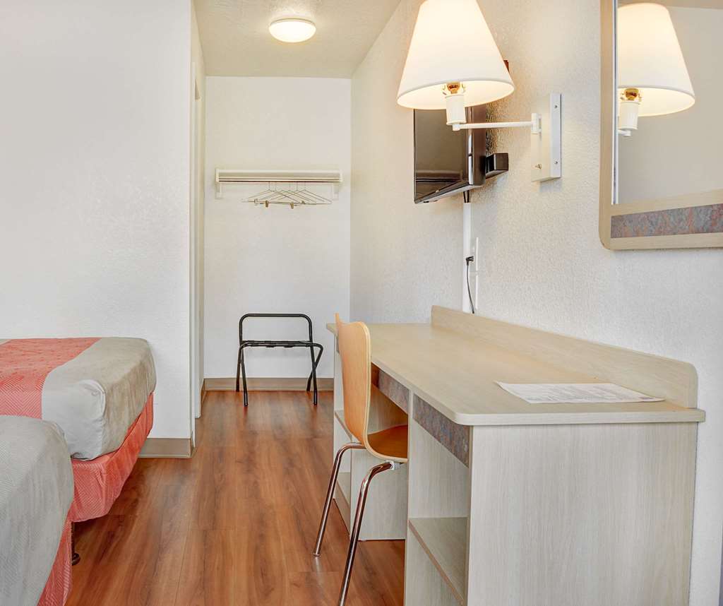 Motel 6 Portland OR Central - photo 21