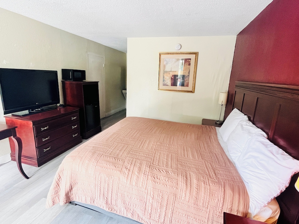Rodeway Inn Silver Springs Ocala East - photo 17