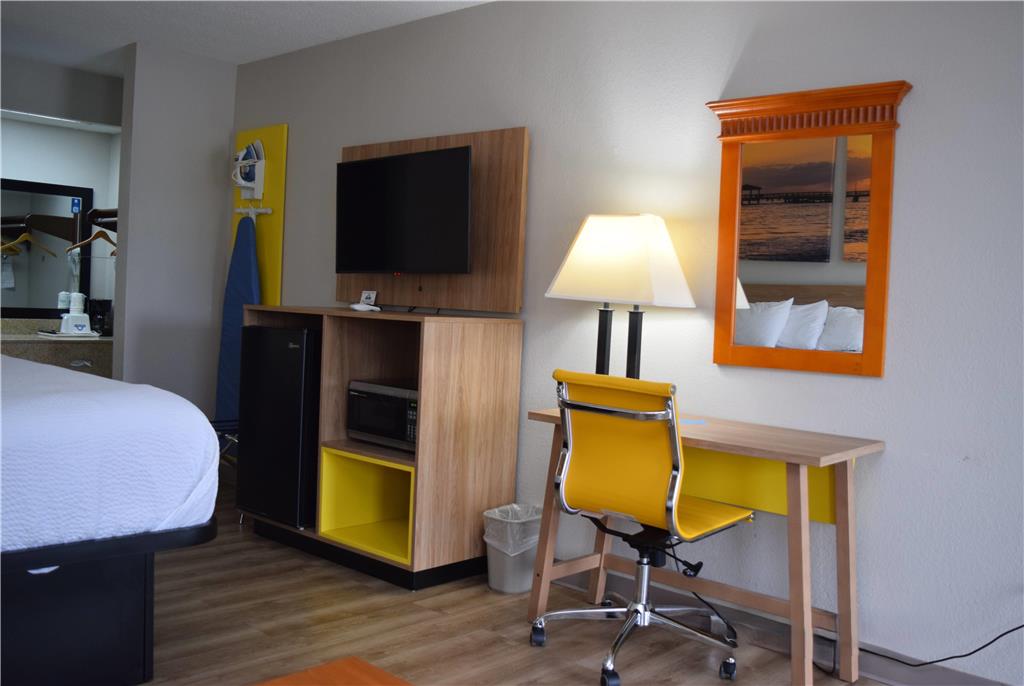 Days Inn by Wyndham Elberton - photo 25