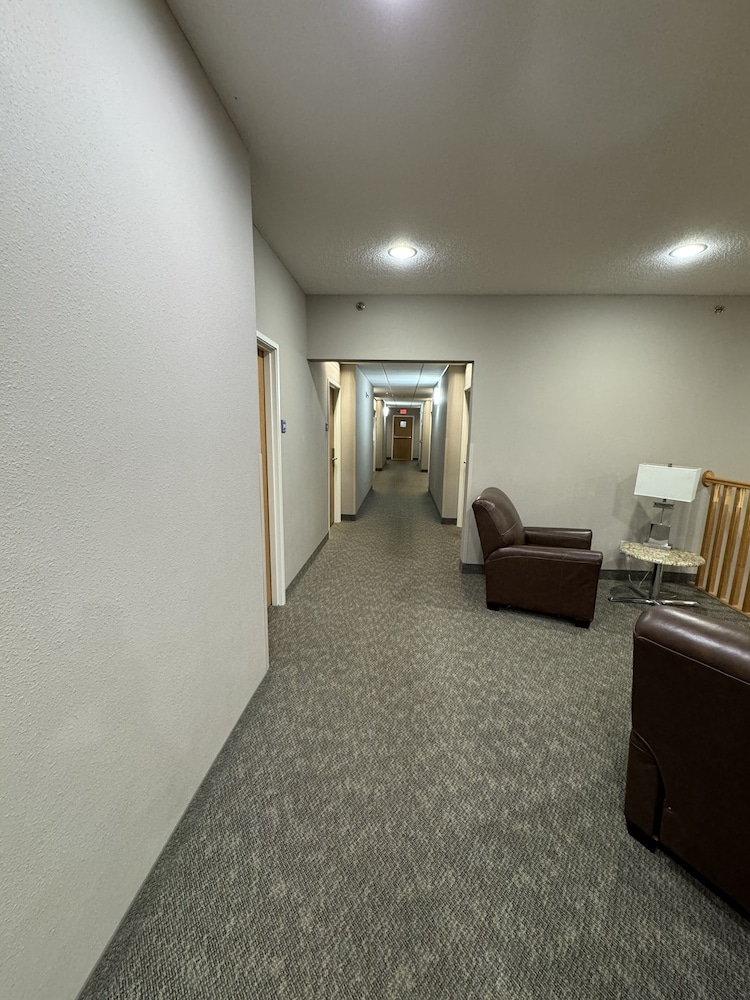 Garner Inn & Suites - photo 20