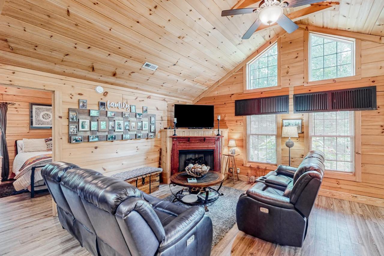 Wild Rose Cabin — 4-Star Luxury Hotel in Lake Lure, United States