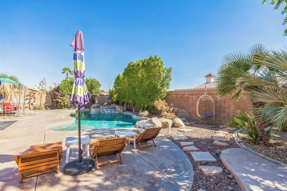 4BR Retro Game Room Theater Pool & Spa - photo 32