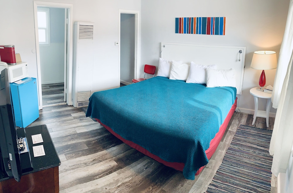 Circle R Motel - photo 15
