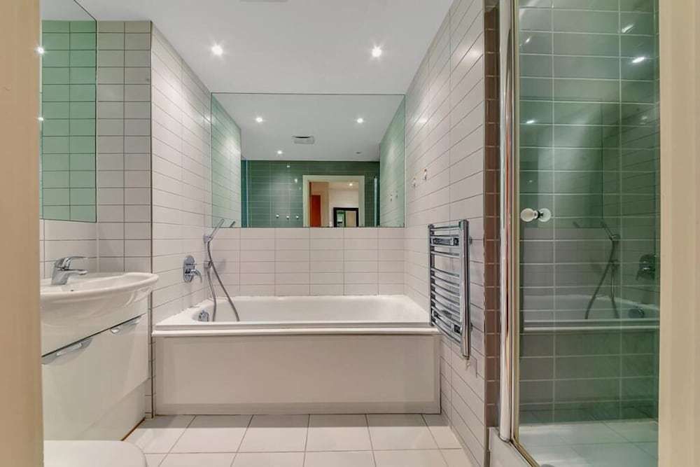 Comfycozy Luxury Apartment Canning Town — 4-Star Luxury Hotel in London, United Kingdom