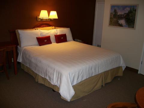 Camino Inn and Suites - photo 4