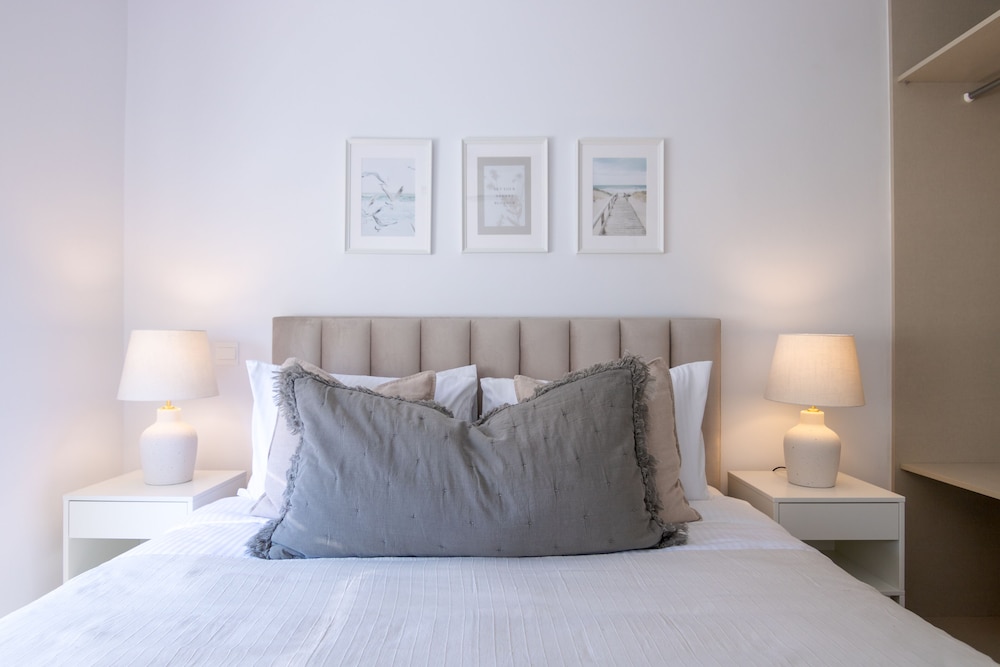 Phaedrus Living: Limnaria Luxury Flat Ivy 121