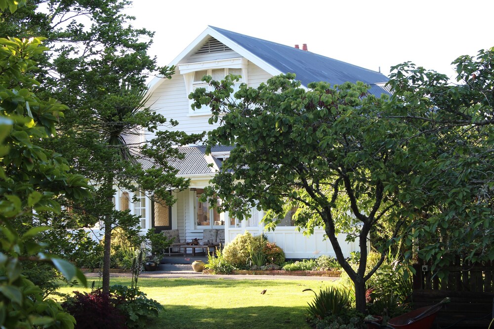 Browns Boutique Bed and Breakfast — 4-Star Luxury Hotel in Wanganui, New Zealand