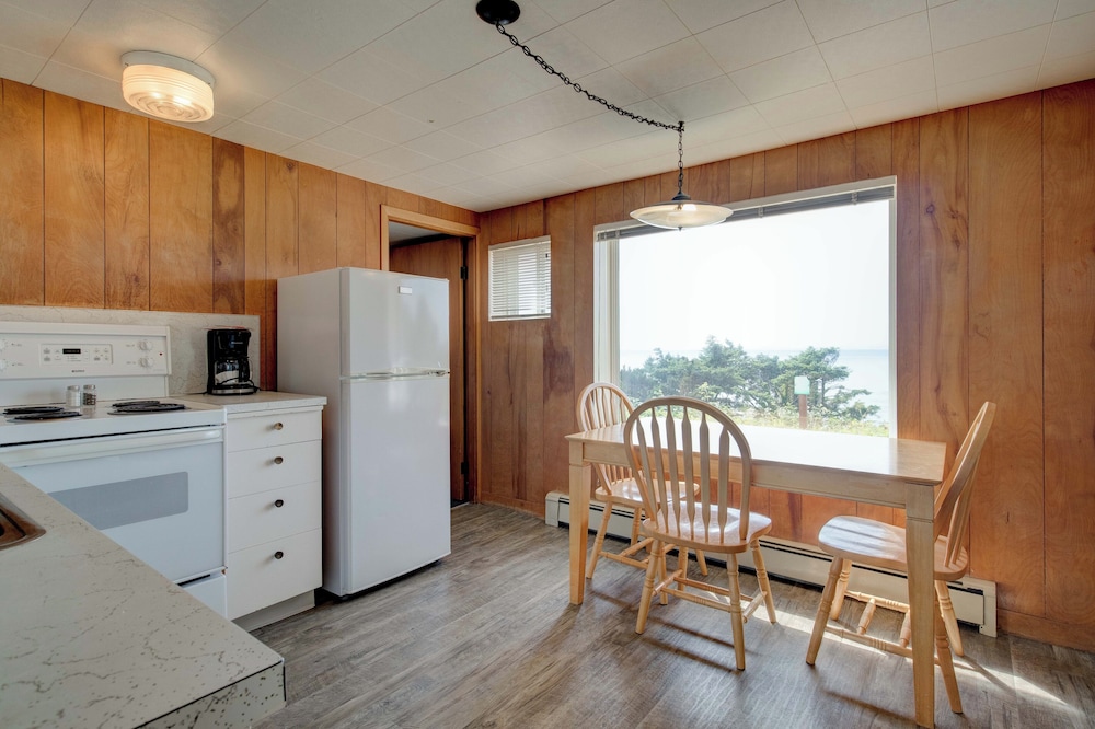 Ester Lee Oceanview Inn - photo 41