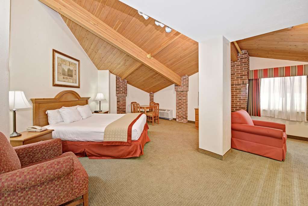 Baymont by Wyndham Indianapolis - photo 10