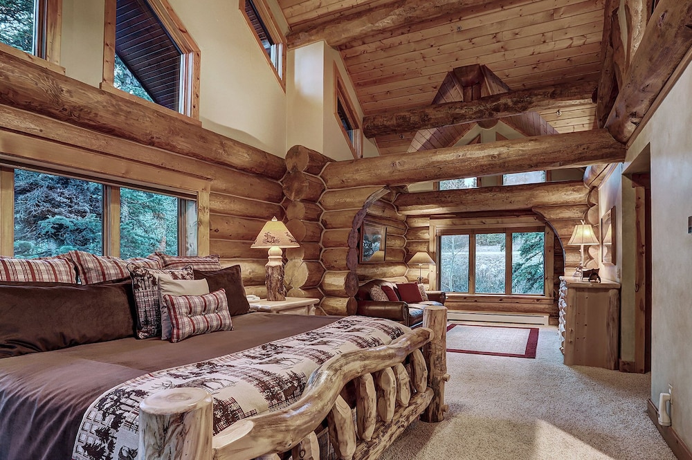 Pine Forest Lodge — 5-Star Luxury Hotel in Breckenridge, United States
