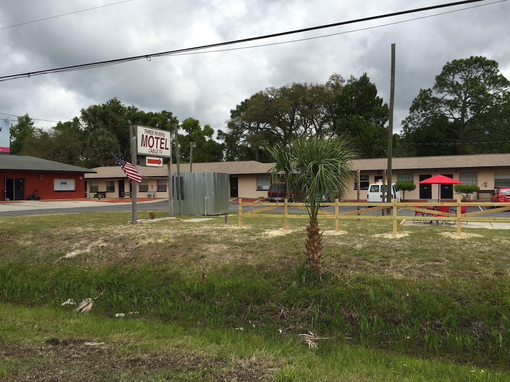 Three Rivers Motel - photo 16