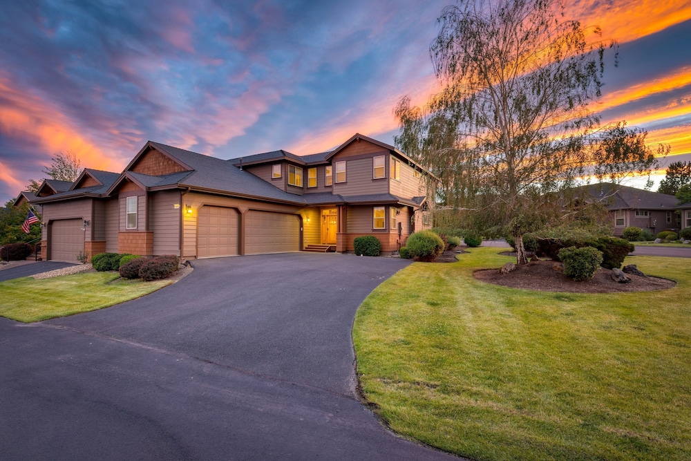 Forest Ridge Loop By Avantstay Hot Tub Private Community Amenities — Redmond