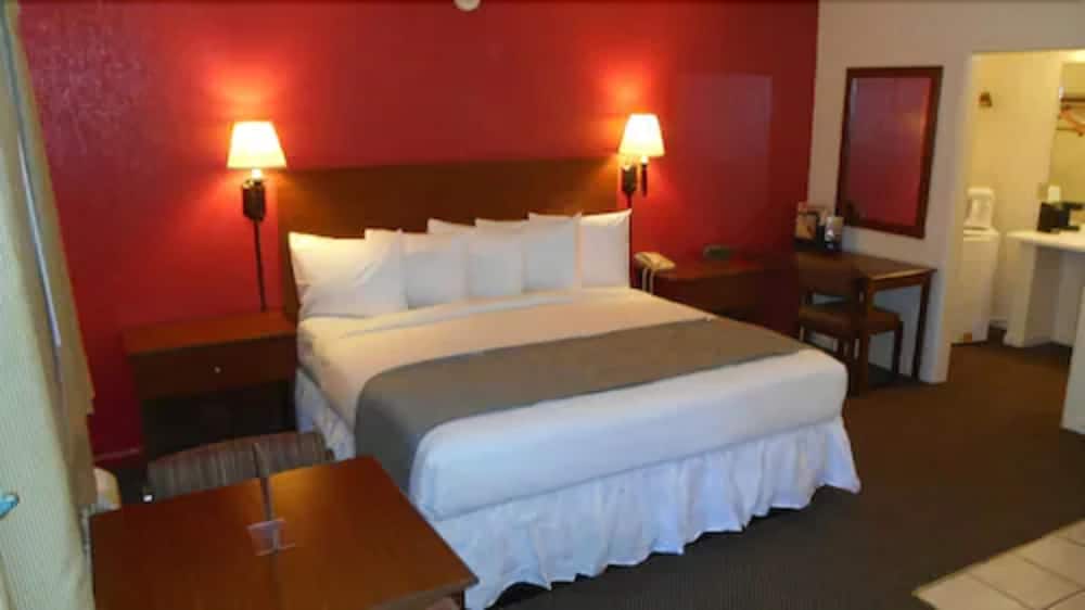 Econo Lodge Inn & Suites Abilene East District - photo 10