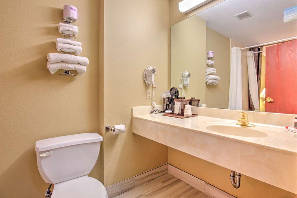 Super 8 by Wyndham Waterloo - photo 11