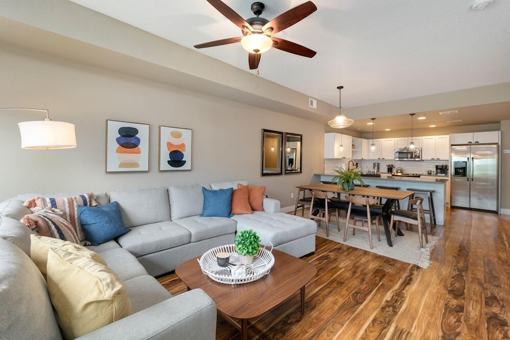 Amazing Urban Townhome near Breweries & River - photo 18