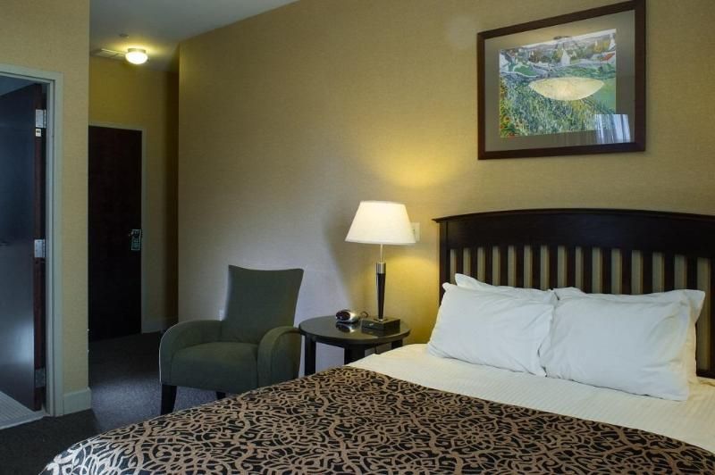 The Parker Inn & Suites - photo 10