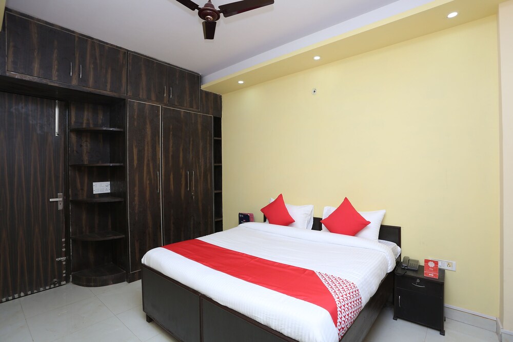 Hotel Golden Palace by OYO Rooms in Delhi, India