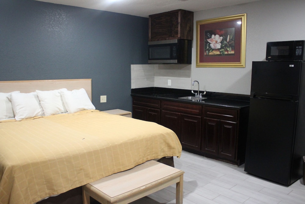 Village Inn Cotulla - photo 17