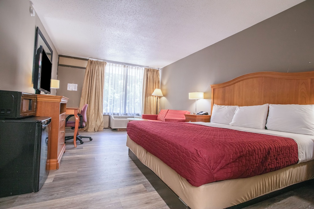 OYO Hotel Greensboro East I 40 - photo 17