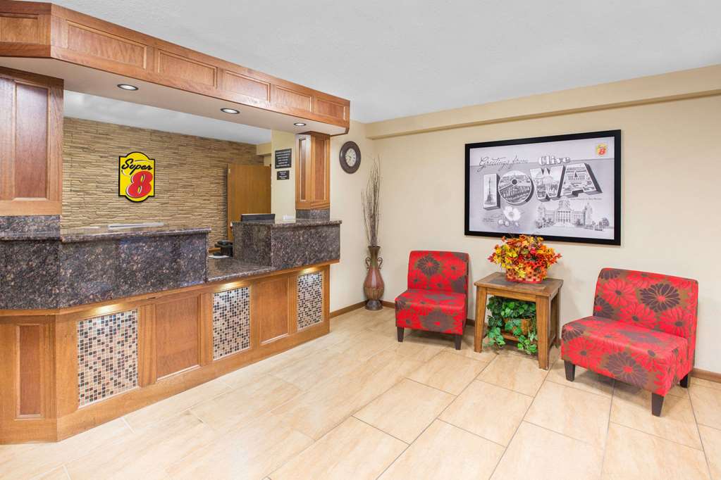 Super 8 by Wyndham Clive IA - photo 3