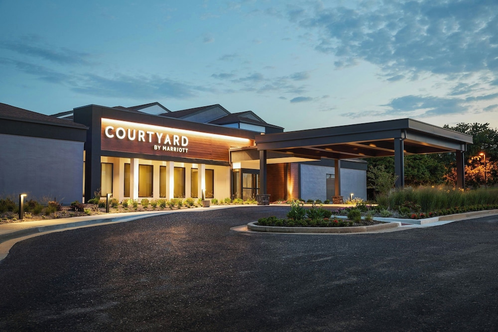 Courtyard by Marriott St Louis Westport Plaza — hotel in Maryland Heights