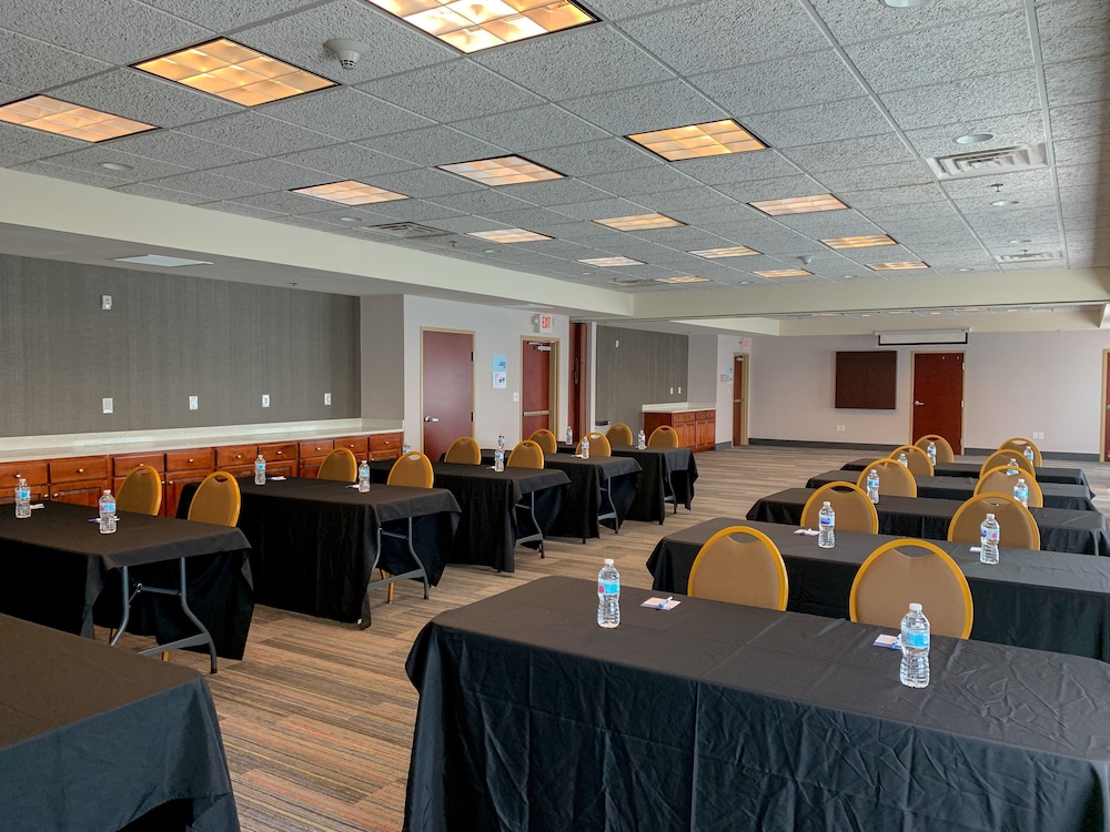 Holiday Inn Express & Suites Lexington Dtwn Area Keenland by IHG - photo 36