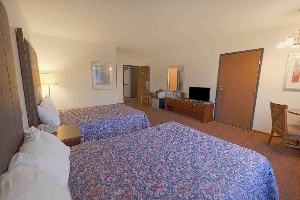 Harlan Inn and Suites - photo 25