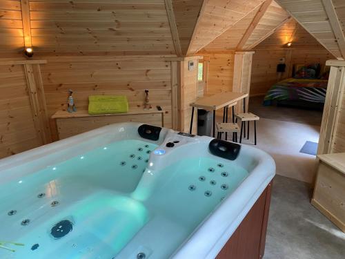 Les hebergements Insolites - last minute hotel in Taradeau