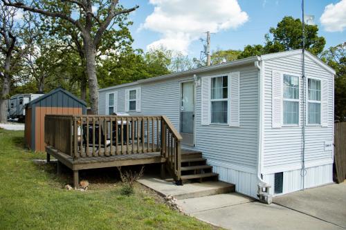 Clydes Cabin With A Private Hot Tub 22017131 — Carthage